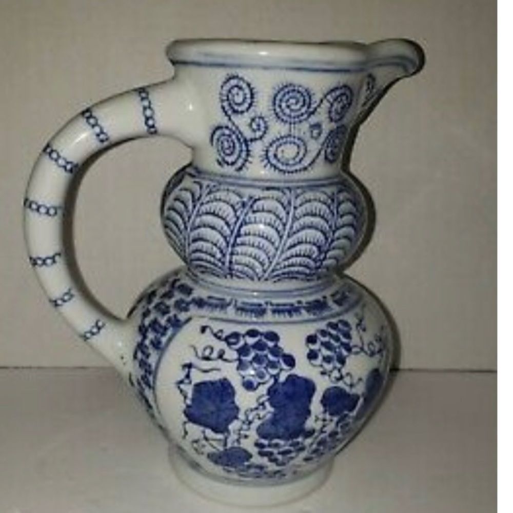 MADE IN CHINA DECORATIVE USE PORCELAIN PITCHER 7.5IN